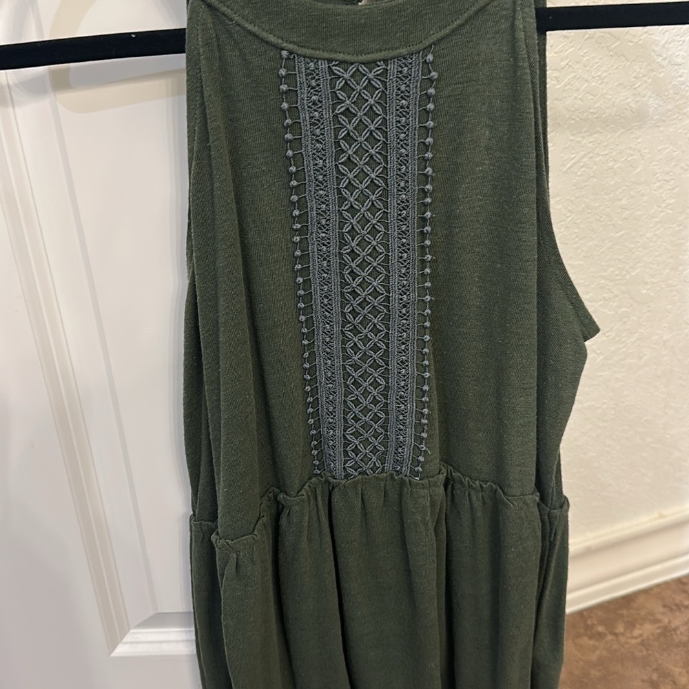 Green Sleeveless Tank top with Lace Detail